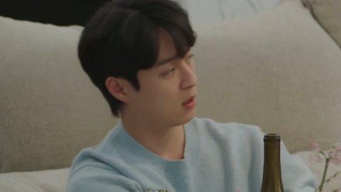 dramacoKR's tweet photo. Soyun: Kamu kan bilang kalo kamu 50:50 antara Yugyeong sama Minju. Tapi aku tiap liat kamu, kamu tuh selalu (perhatiin) Yugyeong.

Seongmin: Tapi emang aku 50:50 antara Yugyeong dan Minju

Soyun: Oke kalo kamu bilang gitu ya pasti gitu

WKWK Soyun 🤣 #HeartSignal5 https://t.co/uHIerafVzs