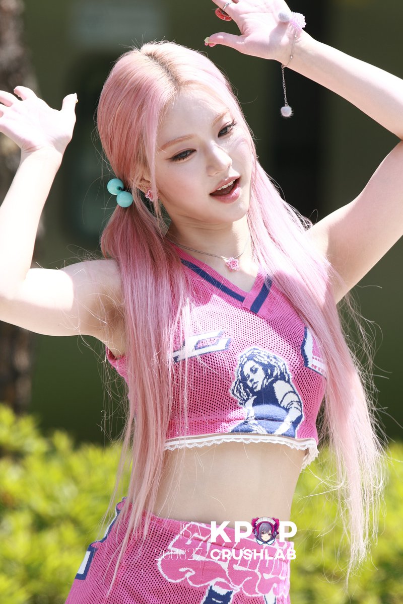 260627 Isa at FANSIGN EVENT Load in 4k | More in comment 🩷 #ISA