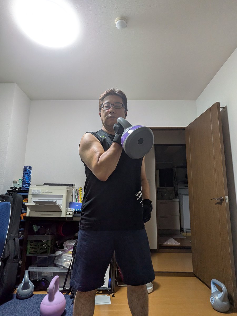 farseta's tweet photo. 帰宅〜の筋トレの日 https://t.co/MzfiyfRKVs