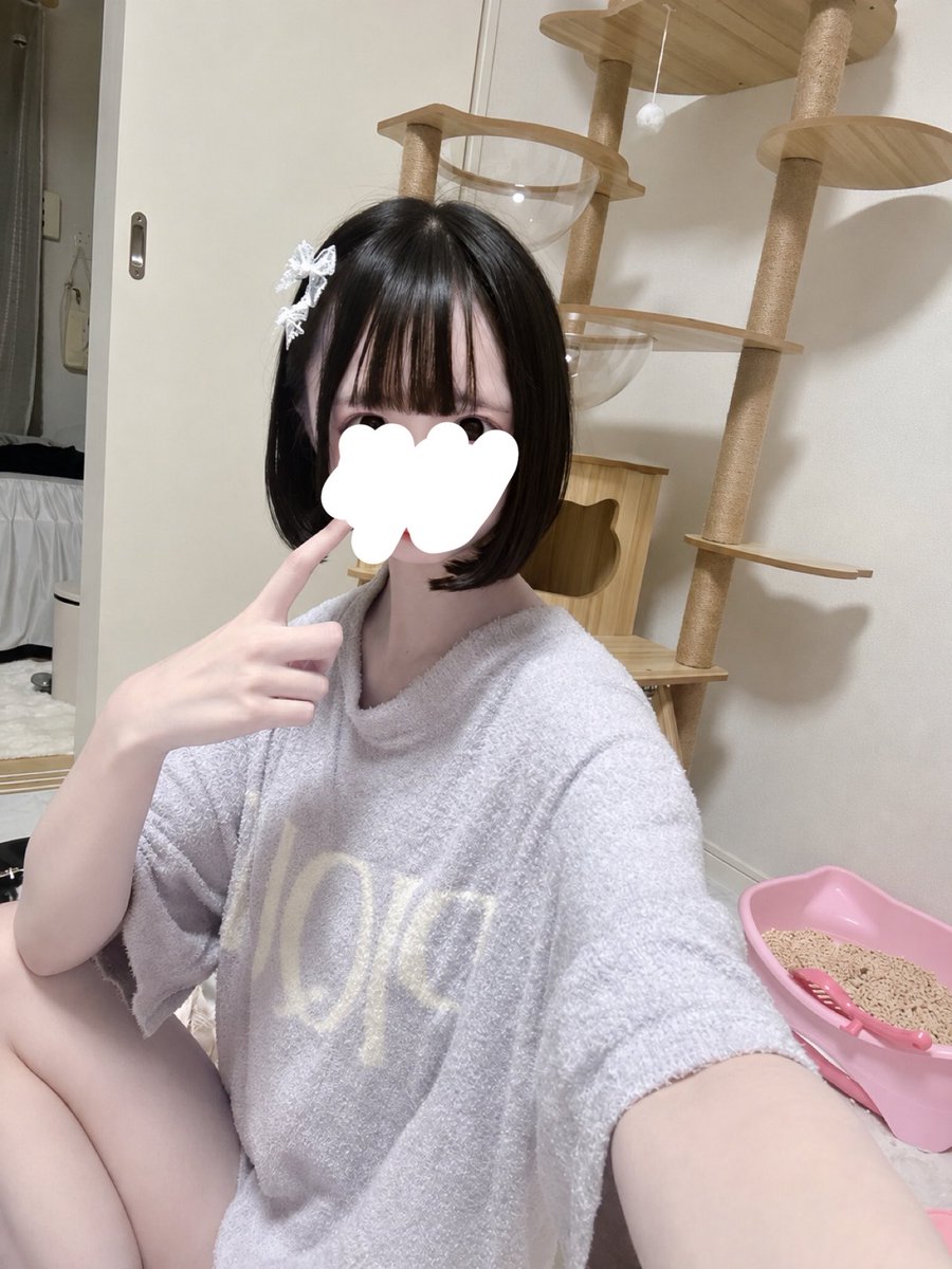 emadayoo_o's tweet photo. 少し髪が伸びてきたから誕生日まえに切りたくて美容室いってきて髪質改善もしてもらった自己投資👍
ミニボブ抜け出せない〜🐣ᩚ🪄︎︎ https://t.co/4gK8WCEPz1