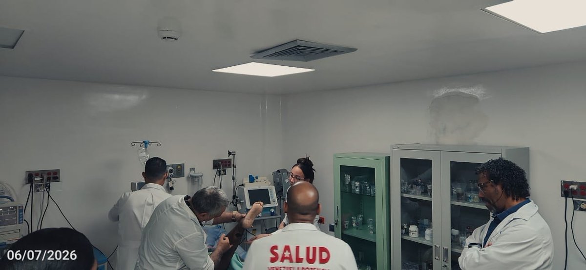 cubacooperaven's tweet photo. Excelencia asistencial en el CDI "Dr. Salvador Allende". 🇨🇺🇻🇪 Realizamos un riguroso Pase de Visita Docente-Asistencial en áreas críticas, liderado por el Dr. Fernando Grandona Ciencia, formación y compromiso para garantizar la salud de nuestro pueblo.

#CubaPorLaVida https://t.co/6WdRMpmo3F