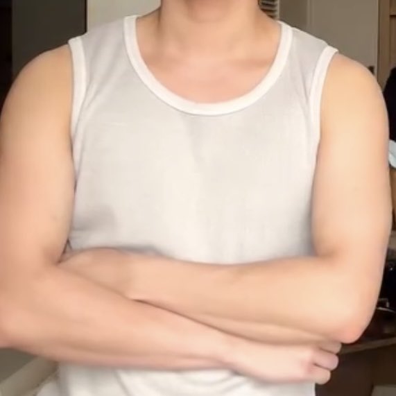 captaintaegyu's tweet photo. making the cutest face ever while flexing ur biceps is crazy work https://t.co/P1GocFmDKu