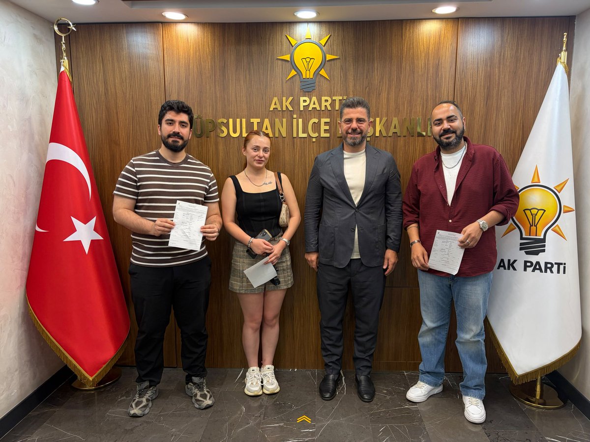 eyupilceakparti's tweet photo. Yerli ve Milli Parti Eyüpsultan İlçe Başkanı Abdurrahman Kayseri İlçe Başkanlığımızda Başkanımız @Muhmmtvanlioglu’nu ziyaret etti.

AK Parti ailemize katılan Abdurrahman Kayseri’ye ve ekibine hoş geldiniz diyor; birlik, beraberlik ve güçlü Türkiye hedefimiz doğrultusunda birlikte yol yürümekten memnuniyet duyuyoruz.

@abdullahozdemir 
@akpartiistanbul