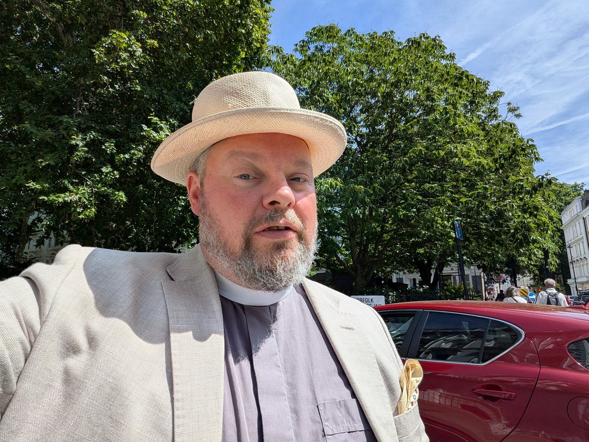 gerrylynch's tweet photo. 88 of your American Fahrenheits here today, but we don't need air conditioning, because all Europeans are inherently cooler than you.

Also, the last 72 hours in the history of US soccer will never stop being funny. https://t.co/WGVGpUvWG2