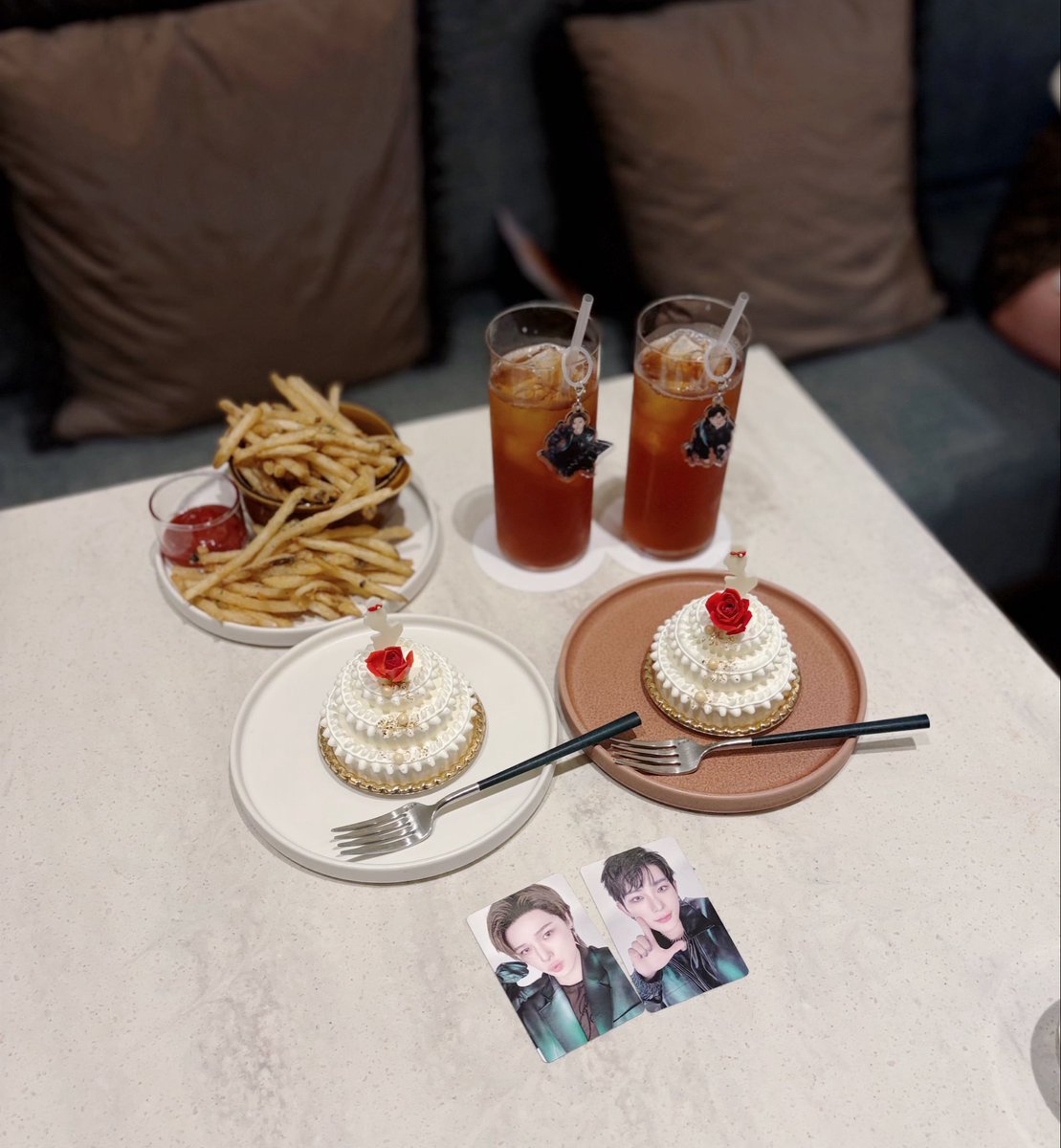 ___uxru's tweet photo. VR見て写活した🤍⟡.·
ここのポテトほんとに美味しすぎた꒰⑅ᐡ > ω < ᐡ⑅꒱⋆.˚୨୧ https://t.co/fHKOvpFApc