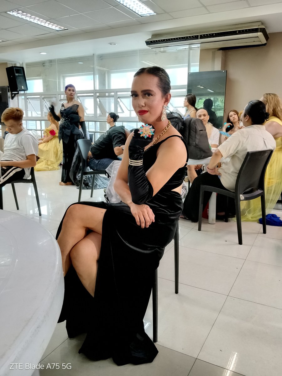 CloudeEsperida's tweet photo. Si God Na Ang Bahala Sa Plot Twist ng Buhay ko. 
And I Thank you
Audrey Jusa Hepburn https://t.co/7qtMwu096o