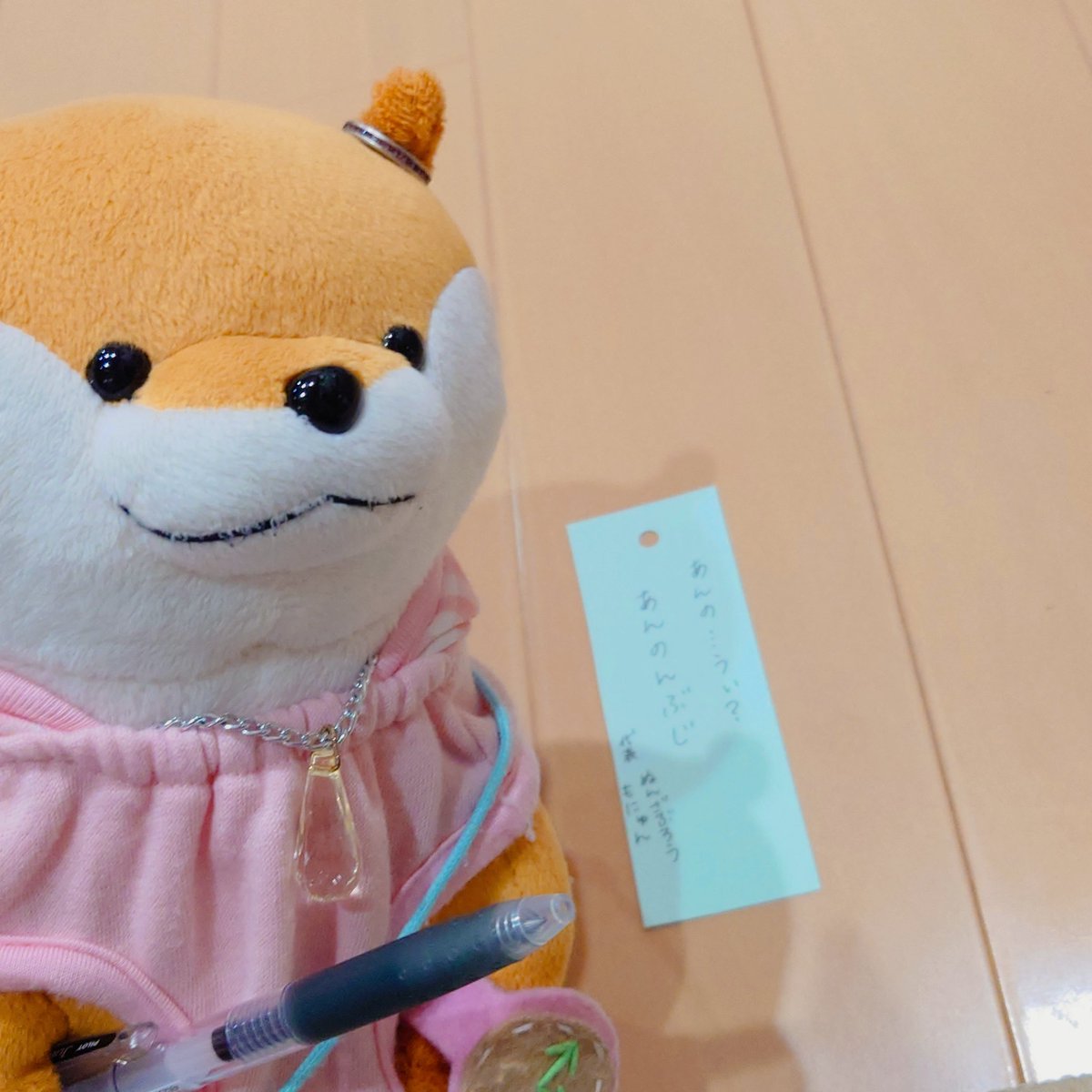 _6u6_cherry's tweet photo. ぬんざぶろー「たぬばた🎋四字熟語で短冊書いたぬ☆」

安穏無事って書きたかったみたいだけど安納芋に引っぱられてたわね

ぬんざぶろー「他にも四文字知ってるぬ✨しんだいいれかえ、そくじつにゅうきん！」

⋯並びがロクでもない

星型きゅうり🥒添えてサラダ素麺にした🌌

#可愛い嘘のカワウソ https://t.co/FFpAYxhGAI