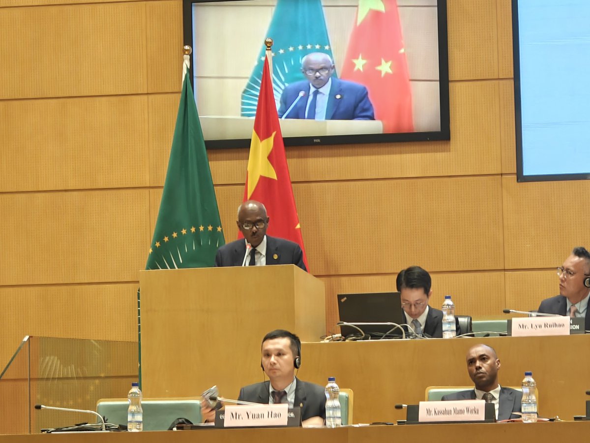 ChinatoAU's tweet photo. Amb. Moussa Mohamed Omar @moussagora50 expressed the AU Commission’s support for the #CantonFair and called on African countries to seize the opportunities and make full use of the platform and its mechanisms to advance development. https://t.co/mqrDDRtKxW