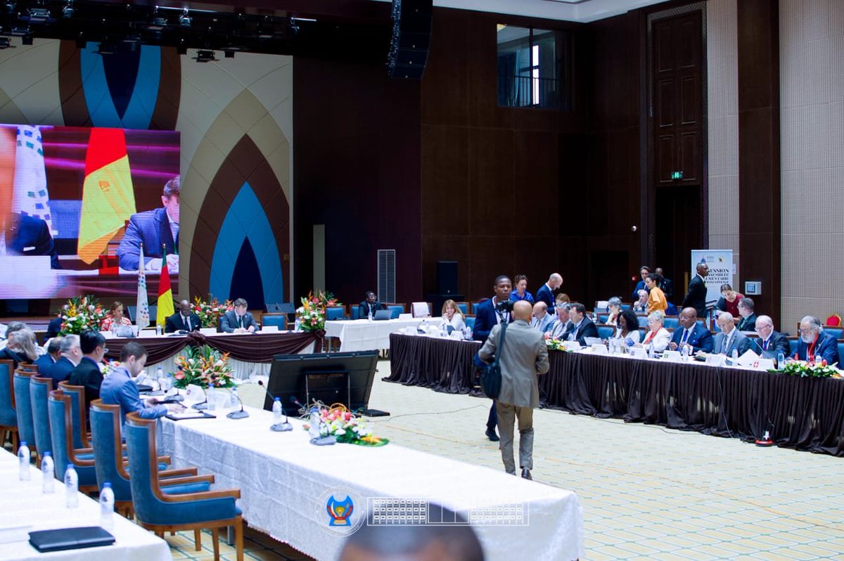 KafCharles's tweet photo. 51ᵉ Session de l’APF : Aimé Boji Sangara représente la RDC aux travaux de Yaoundé

Le Président de l’Assemblée nationale de la République démocratique du Congo, l’Honorable Aimé Boji Sangara, participe depuis ce mardi à Yaoundé, au Cameroun, aux travaux de la 51ᵉ Session de l’Assemblée parlementaire de la Francophonie (APF), organisée du 7 au 12 juillet 2026.

Arrivé dans la capitale camerounaise lundi soir, le président de la Chambre basse du Parlement congolais est accompagné d’une délégation de députés nationaux, dont la Questeure Chimène Polipoli.

Au cours de cette session, Aimé Boji Sangara prend part aux différentes réunions prévues au programme, aux côtés des présidents des parlements et des élus issus de l’espace francophone. Les échanges portent notamment sur les défis politiques, démocratiques, économiques et sécuritaires auxquels font face les pays membres.

À travers cette participation, la République démocratique du Congo réitère sa volonté de renforcer la coopération parlementaire au sein de la Francophonie, de promouvoir les principes démocratiques et de contribuer à l’élaboration de réponses communes aux enjeux partagés par les États membres.