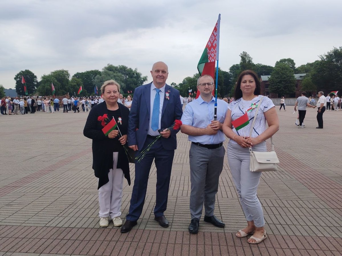 brestinsp's tweet photo. День Независимости Республики Беларусь.
Представители Брестской областной инспекции Госстандарта совместно с активом объединенной организации Госстандарта ОО «БСЖ» Бреста посетили торжественные мероприятия, приуроченные ко Дню Независимости Республики Беларусь. https://t.co/6q8YKpDgMt