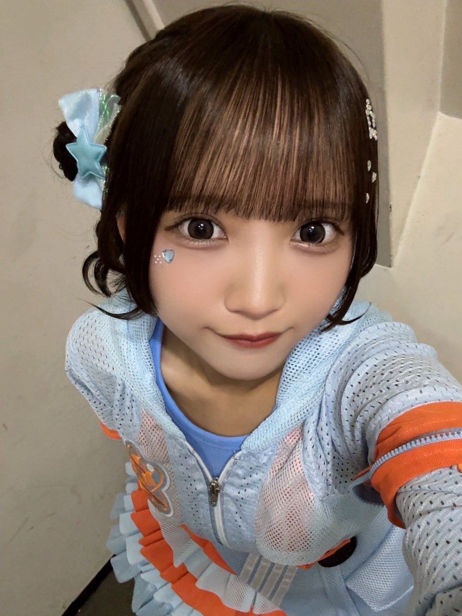 UtaGe_miyuu's tweet photo. 夜光性アミューズさん主催ライ��
 『YORU-FES ~夜を駆ける七夕サーキットSP~』ありがとうございます❕

七夕に会えて嬉しかったな~🎋
星のイメージがあるから、頭に沢山星宿した⭐️
沢山可愛いって褒めて貰えて幸せﾊﾋﾟ😽🩵
ちょっと喉が痛くて、特典会中も申し訳ない気持ち🥲
会いに来てくれてありがとうっ

もうすでに会いたいよ
1年に1度じゃなくて毎日会いたいね