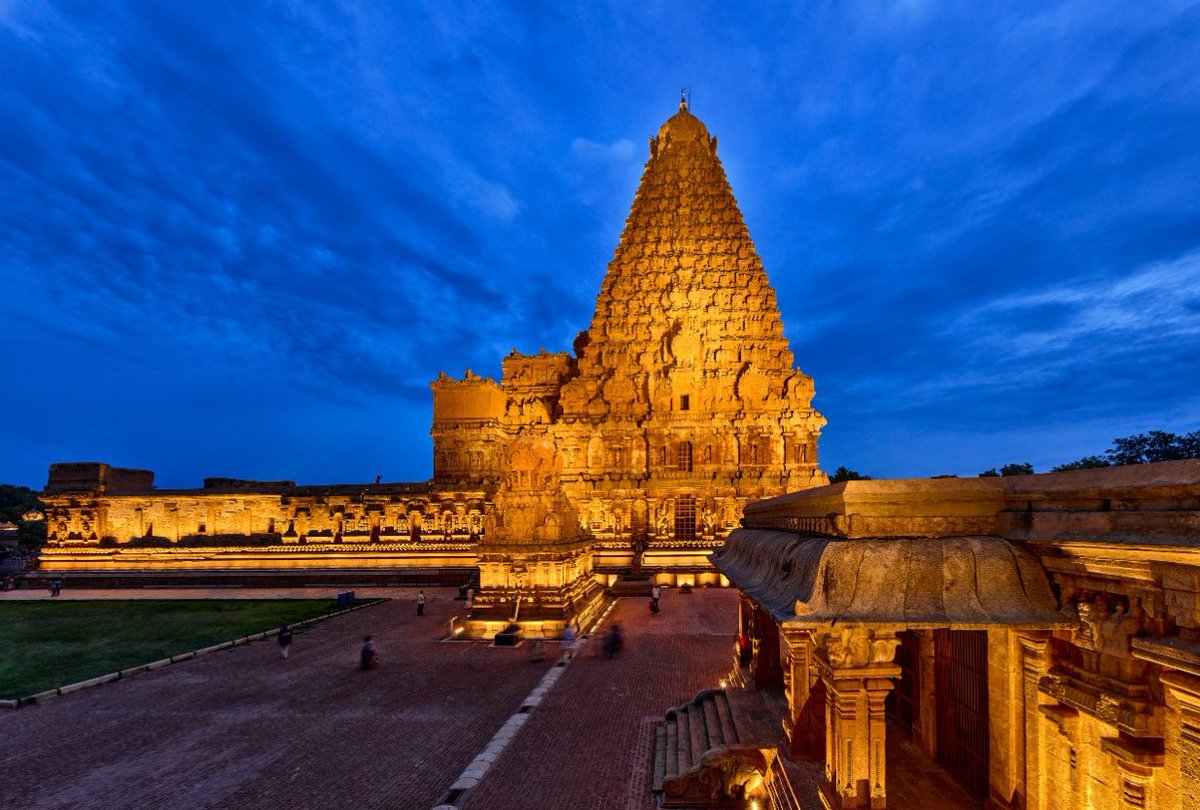 hindu_just's tweet photo. Har Har Mahadev! 🙏🔱
Evening has come and thoughts naturally turn to the divine. The ancient Brihadeeswarar Temple in Thanjavur is truly special - built in 1010 CE by Raja Raja Chola I.

This massive temple stands 66 metres tall with a single 80-ton granite stone placed right at the top without any modern machines. It is a UNESCO World Heritage Site and even today one can feel Lord Shiva’s powerful presence there.

May Bholenath bless us all with peace this evening.
Jai Bholenath!
#HarHarMahadev #AncientTemples #SanatanDharma #HinduHeritage