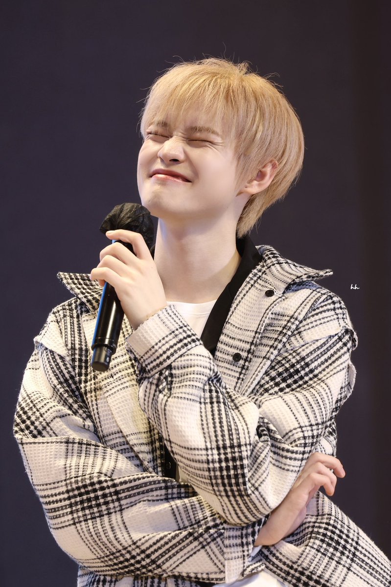 fxr_zhxng's tweet photo. 250122 내 각골에 새겨 넣고 싶네 https://t.co/wWsut4Mwog