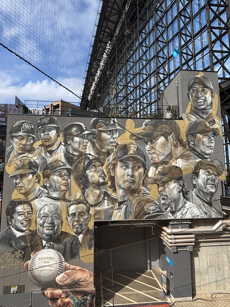 uut_urtle's tweet photo. この壁画がやっと生で見れました
エスコン距離近すぎひん？来年の交流戦見に来たいわここに
絶対楽しい https://t.co/2fPDggxzDC