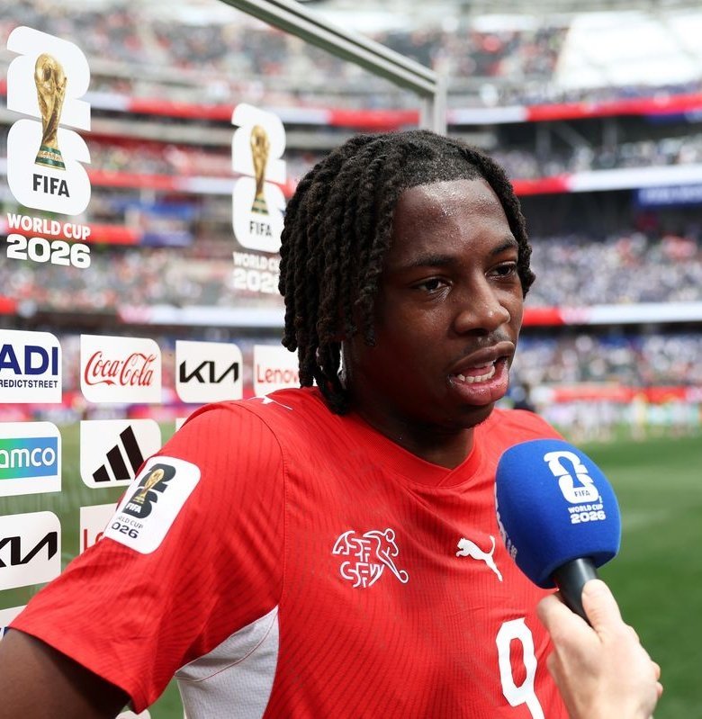 futbismo's tweet photo. Los colombianos le caímos bien al brujo de Ghana y en agradecimiento mandó a lesionar a Manzambi, la figura de Suiza, con su magia negra.

Tenemos sus poderes de nuestro lado ✅. https://t.co/YZXvyVXere