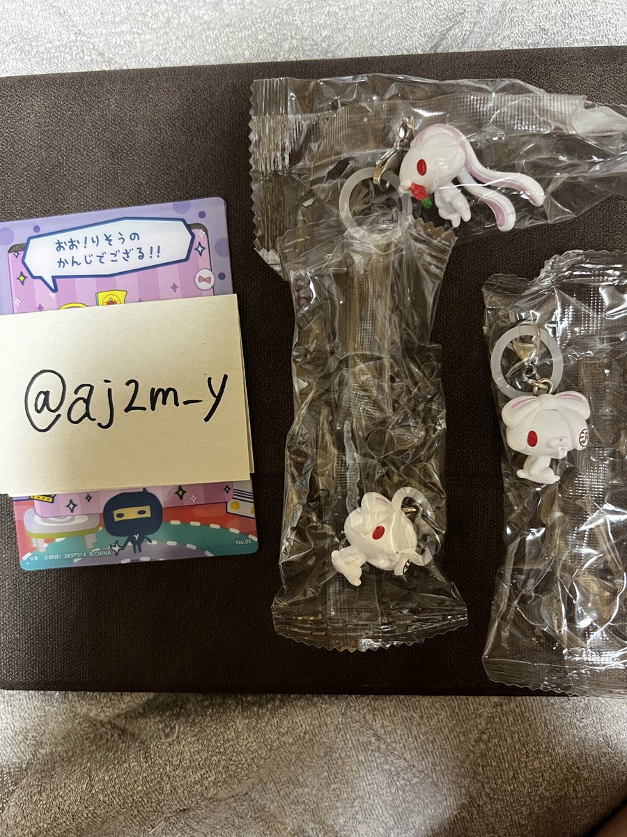aj2m_y's tweet photo. 森チャック　めじるしアクセサリー交換

譲　お耳がりぼんな汎用うさぎ、にんじんを食べる汎用うさぎ

求　巨大ザクロをほおばるグルーミー、空を飛ぶクマキカイ

できたら2：2での交換希望です
よろしくお願いします🙇 https://t.co/Qm8V9UmC1i
