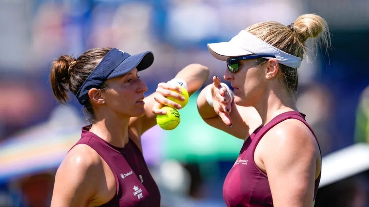 WiniSports's tweet photo. 🎾🇧🇷 RUMO ÀS QUARTAS!

Luísa Stefani, ao lado da canadense Gabriela Dabrowski, venceu a dupla Storm Hunter 🇦🇺 / Caty McNally 🇺🇸 por 2 sets a 0, com parciais de 6-1 e 6-4.

Com a vitória, a brasileira está nas quartas de final de Wimbledon nas duplas femininas. https://t.co/uosf3WUbDQ