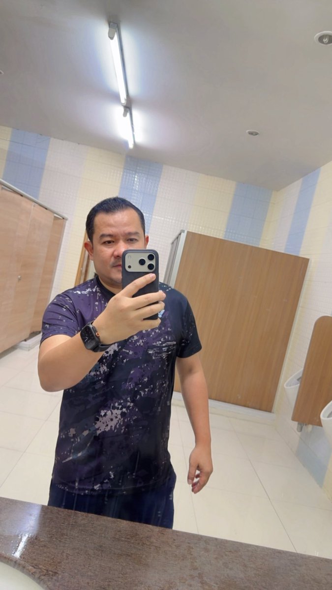 CivilSoros's tweet photo. ตีแบดยังไง เสื้อคับทุกตัว #gameon https://t.co/HwWo95VGiY