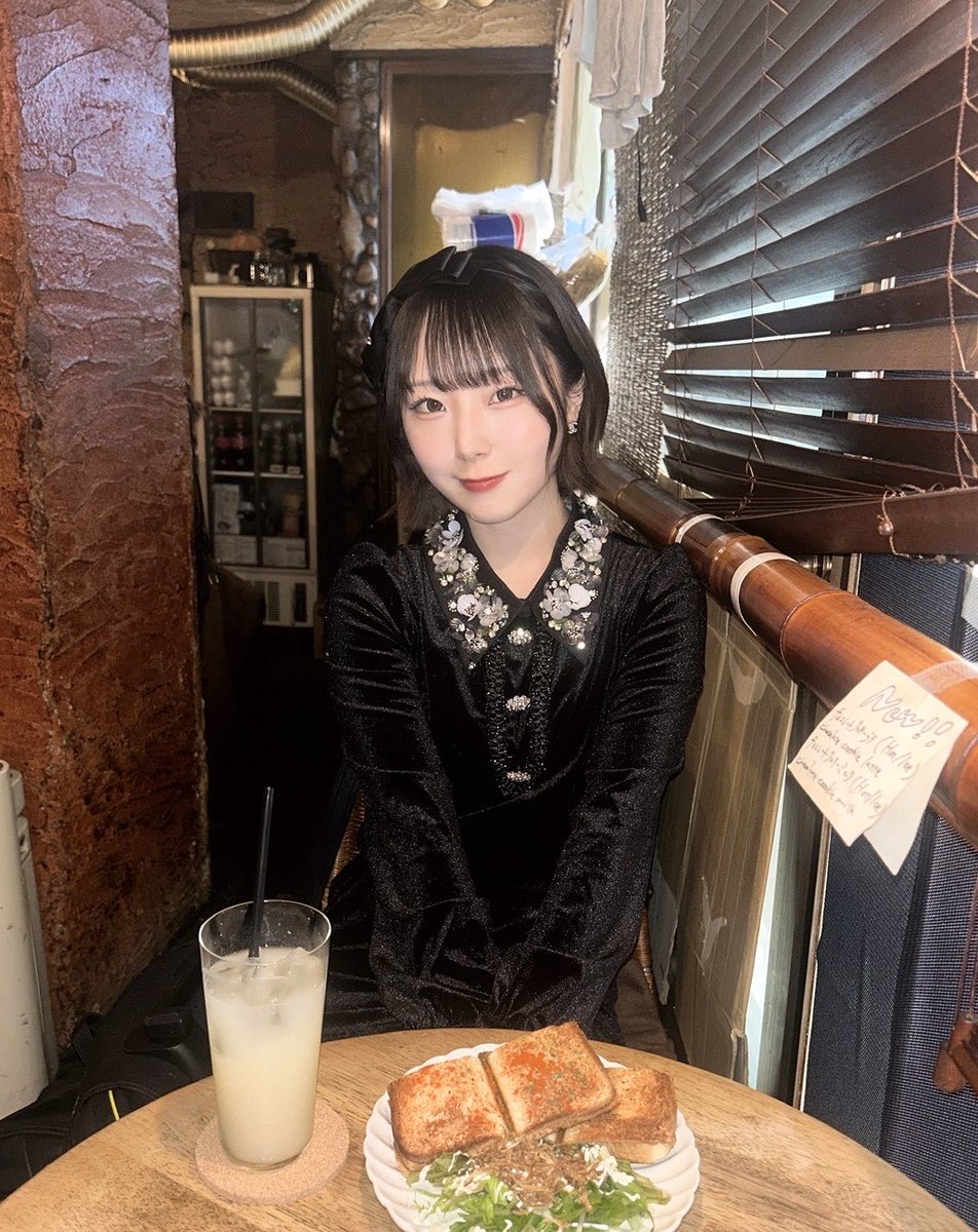 zanka_hikari's tweet photo. カフェによくいるあの子 https://t.co/gKoNtbpZqJ