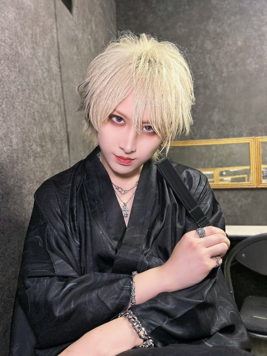 LZ_HIVARI's tweet photo. 2026.7.7 HOLIDAY SHINJUKU

七夕って今まで気付いたら過ぎてくイベントだったんよ
でも今年はみんなのおかげで違った

めっちゃくっちゃ楽しかったぞ

アリエルのみなさん、そしてLIZA！
みんな一日ありがとう🐼 https://t.co/PJO7jbiZQs