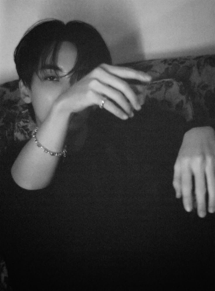 880410jc's tweet photo. 𝘞𝘩𝘦𝘯 𝘵𝘩𝘦 𝐃𝐞𝐯𝐢𝐥 𝘬𝘯𝘦𝘦𝘭𝘴. || jeongcheol/coupshan au 🔞

warn ‼️ bxb , incubus!Seungcheol , human!Jeonghan , tentacles , splittongue , rimming , blowjob. https://t.co/Css0pUUEII