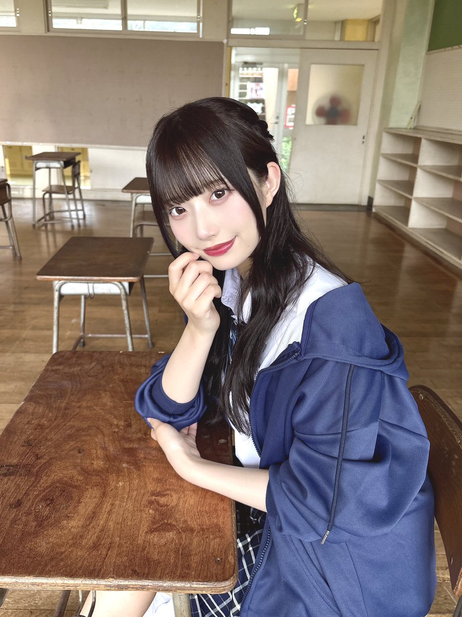 HARUKAECHO_RIN's tweet photo. 『風鈴と反抗期』MV公開されました🎐

久々の制服と学校でテンションが上がる青春いっぱいの撮影だったよ＾＾

感想リプ待ってるね💭 https://t.co/eKa0aNP527