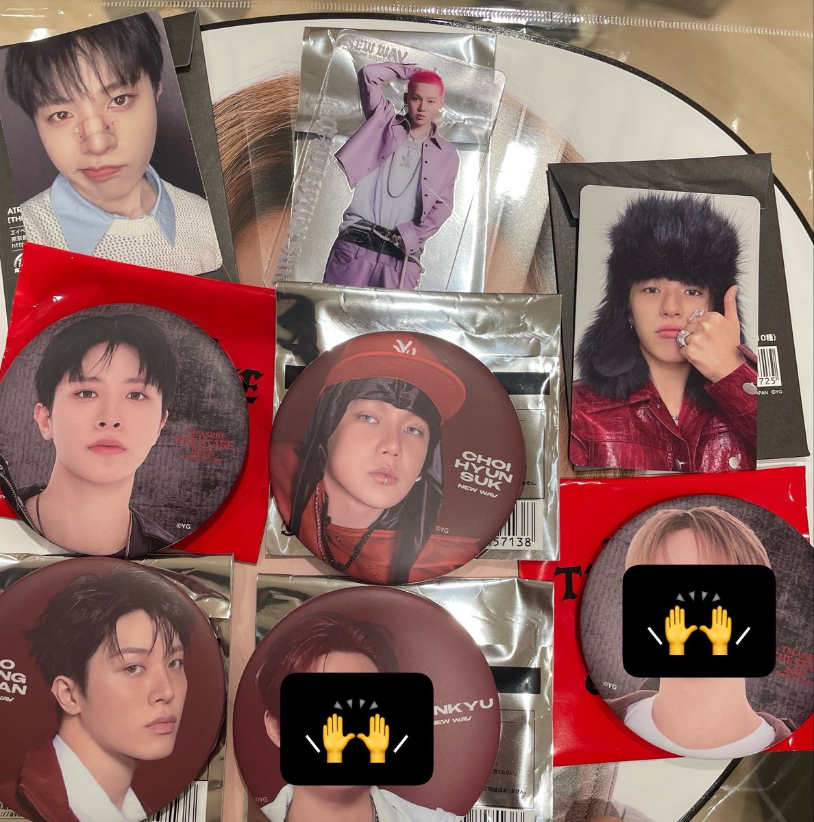 Ncs7Lars's tweet photo. TREASURE 交換　NEW WAV 缶バッジ POPUP

【譲】　写真
【求】　アサヒ🤖　

郵送希望 https://t.co/YKQ1CVXgX5