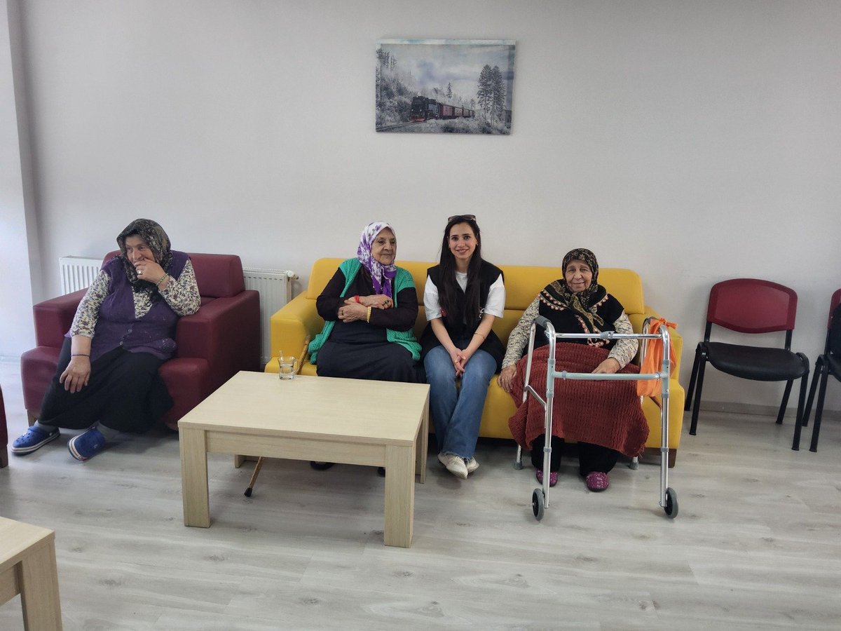 Kars_Acik_Kapi's tweet photo. 📍#KarsHuzurevi

Valimiz Ziya Polat'ın talimatları doğrultusunda; hayat tecrübeleri ile bizlere yol gösteren, gölgesinde huzur ve neşe bulduğumuz baş tacımız, ulu çınarlarımızı ziyaret ederek hayır dualarını aldık.

@ziyapolat73 
@KarsValiligi https://t.co/kkfdczLQh6