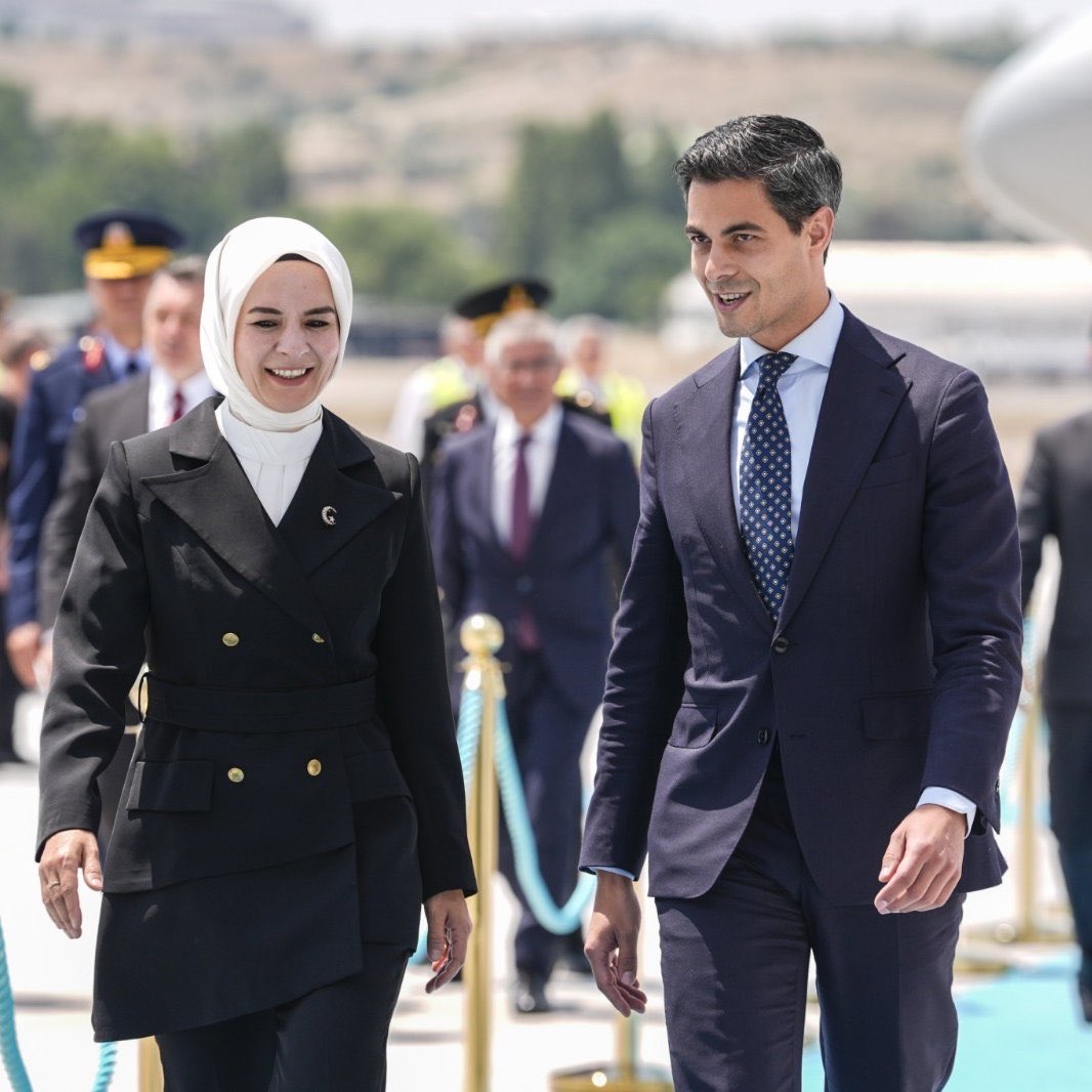 gossipmagazinn's tweet photo. NATO Zirvesi için Ankara’ya gelen Hollanda Başbakanı Rob Jetten, nişanlısını Türkiye’ye getirmedi. https://t.co/1H1Rwh5Y1s