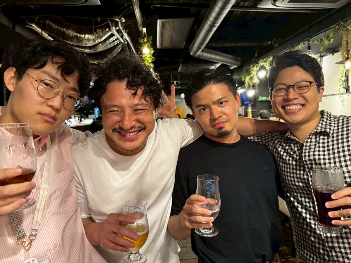 0619_tora's tweet photo. アカフレ個人的ハイライトとしては飲み会で「熱きリード4人集見参」として肩を組み写真を撮れたことですかね。

この写真をお守りにしながら歌とステージの練習をしてまた必ず共演します。

#アカフレ
#絵力すごい
#ジョーダンだろ
 
@nomaru1234567 
@shunmasuda1226 
@koyomaguro https://t.co/g1xYXlxqkM