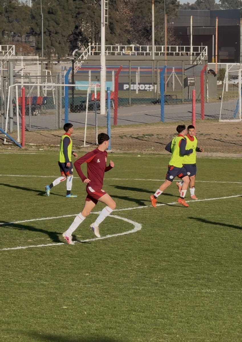 futbolpdp's tweet photo. La reserva en el primer bloque del amisto vs San Lorenzo , ganó 1-0 con gol de Axel Atúm de Tiro libre. @SABADOGOL  Dante Porcel y Mauri Suárez titulares (ambos 2008) https://t.co/SpYCQvE2Mk