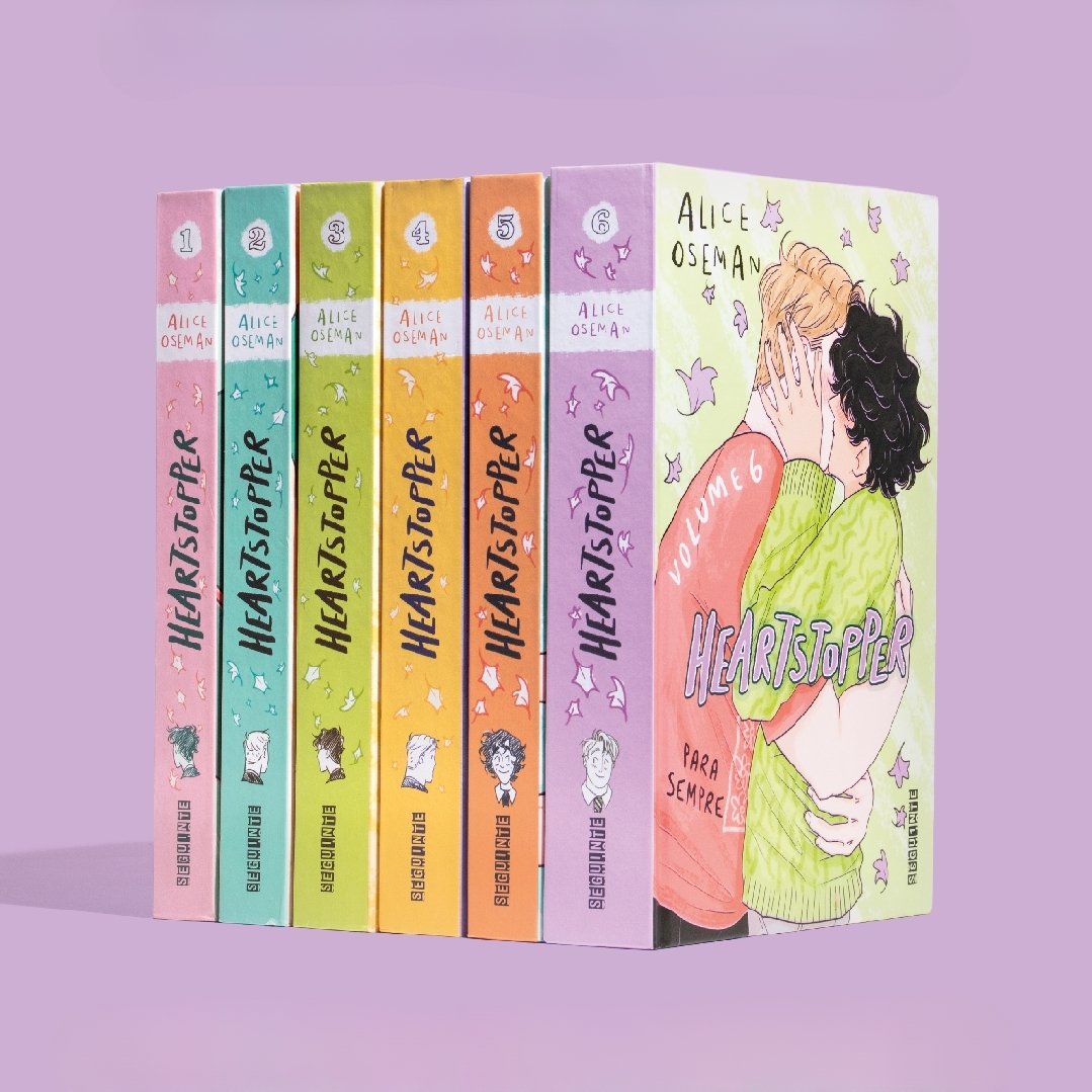 heartstbrasil's tweet photo. O FIM DE UMA ERA! 'Heartstopper: Para Sempre', o 6º e último volume das HQs está oficialmente lançado no Brasil. 🍂

Nos conte qual o seu momento favorito dos quadrinhos usando a tag #HeartstopperParaSempre.

Compre: https://t.co/SNy162pDub https://t.co/BhvUzDhHSU