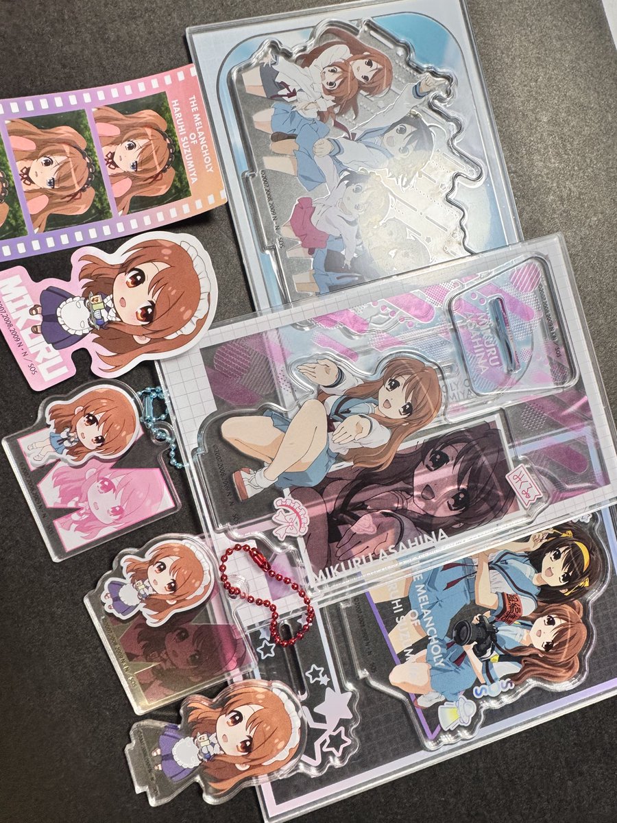 xa_kuma's tweet photo. 最近ダイソーでハルヒグッズ売ってて有り難すぎる😭 https://t.co/ludSxTHL5q
