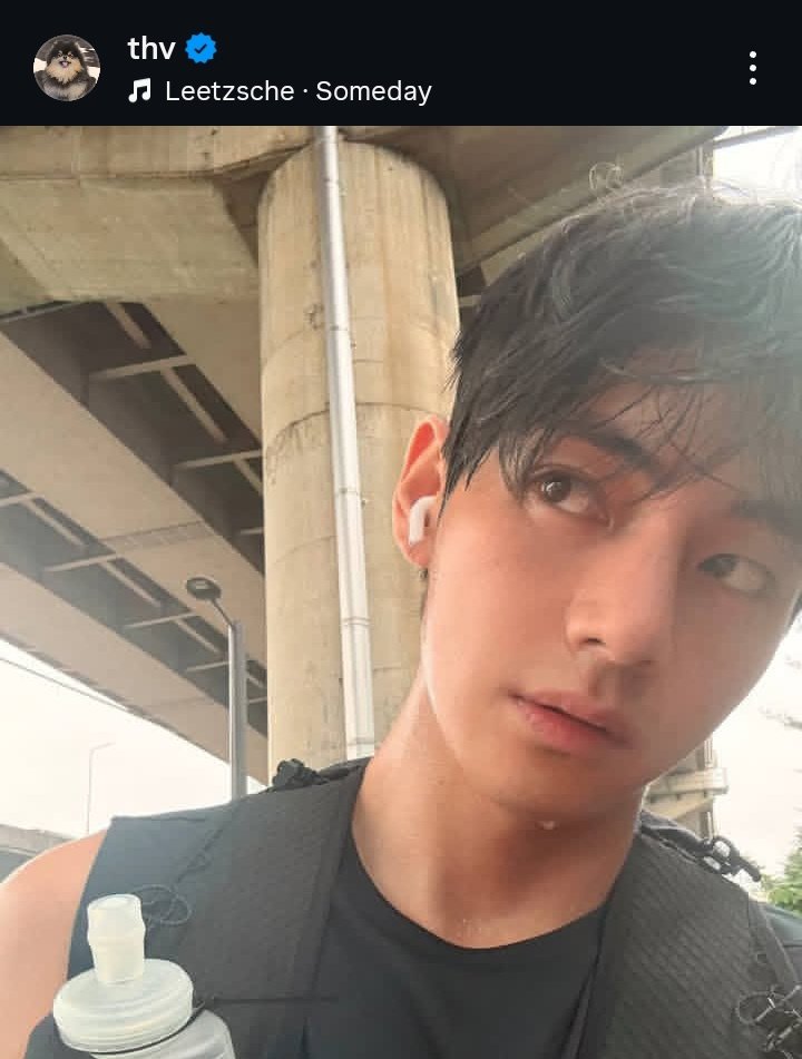 meikthvs's tweet photo. taehyung posting his post run selfies while others spend hours editing their pictures is one of the hottest things this man has ever done https://t.co/eS2puwYAFe