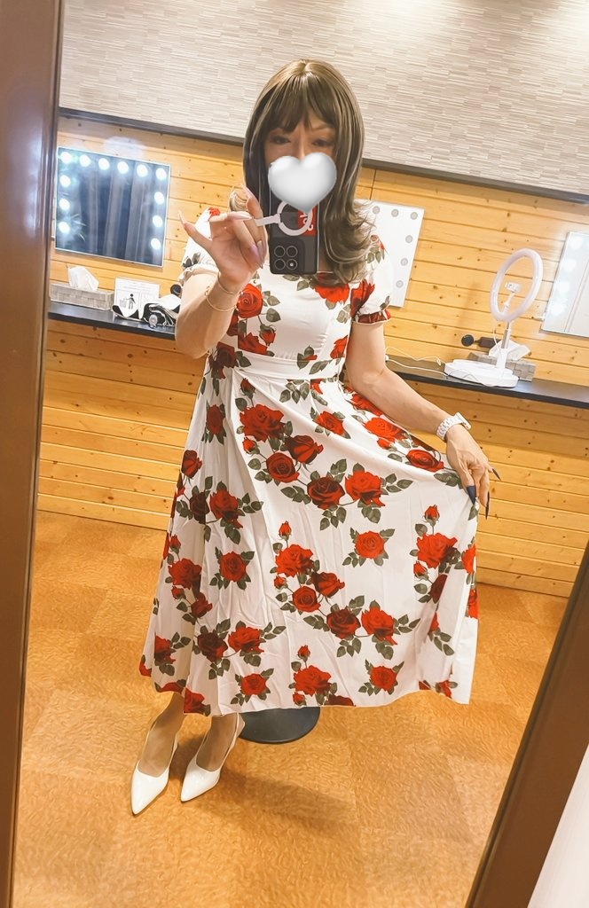 Yk3136Zav's tweet photo. 良い感じのワンピースやけど高島屋の包装紙っぽくて💦笑笑

#女装
#女装男子
#高島屋 https://t.co/lKseswbbal