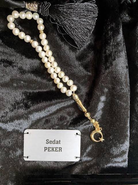 Pekerizm's tweet photo. Reisim @sedat_peker , yaklaşık 1,5 senedir nasip olur ümidiyle sizden bir tesbih isteme şerefine erişmeye çalışıyorum. İnşallah bir gün bu isteğime karşılık bulurum. Allah yolunuzu açık etsin, sağlıklı ve huzurlu ömürler versin. Saygılarımla.
@hizirreis999 @yvzayd @COLASLANl https://t.co/pWX309MAxA