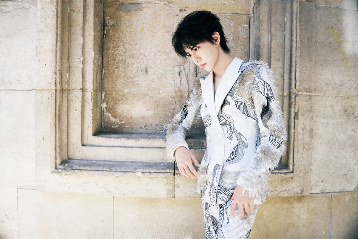 ToQuyen273's tweet photo. Liu Xuan Cheng makes every outfit unforgettable.

#LiuXuanChengPFW #LiuXuanChengHCW27 #LiuXuanChengxRonaldVanDerKemp https://t.co/qbu4Rd2ocd