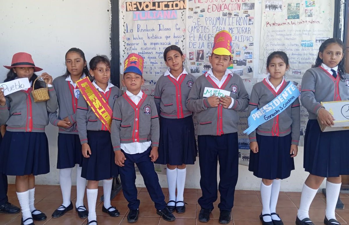 EducacionZ9_Ec's tweet photo. 🌟🏫 Fortalecemos habilidades y conocimientos durante el #MomentoCívico en las instituciones educativas del Noroccidente, brindando espacios para que niñas, niños y adolescentes refuercen valores, asuman compromisos y fortalezcan su formación integral. 💙📚 https://t.co/YE0OfO4dDe