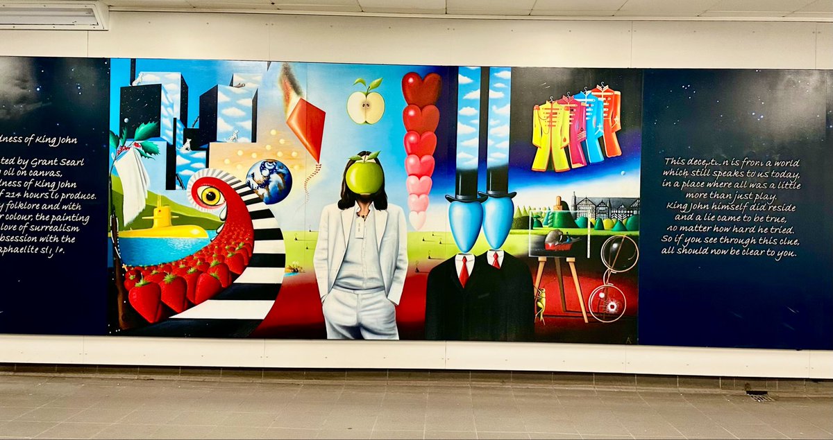 yokotranslator's tweet photo. 推しの誕生日をこの街で。３枚目はMerseyrail Lime Street駅の通路。靴下はたくさんありすぎて選べない。 https://t.co/07FKWF6qWT