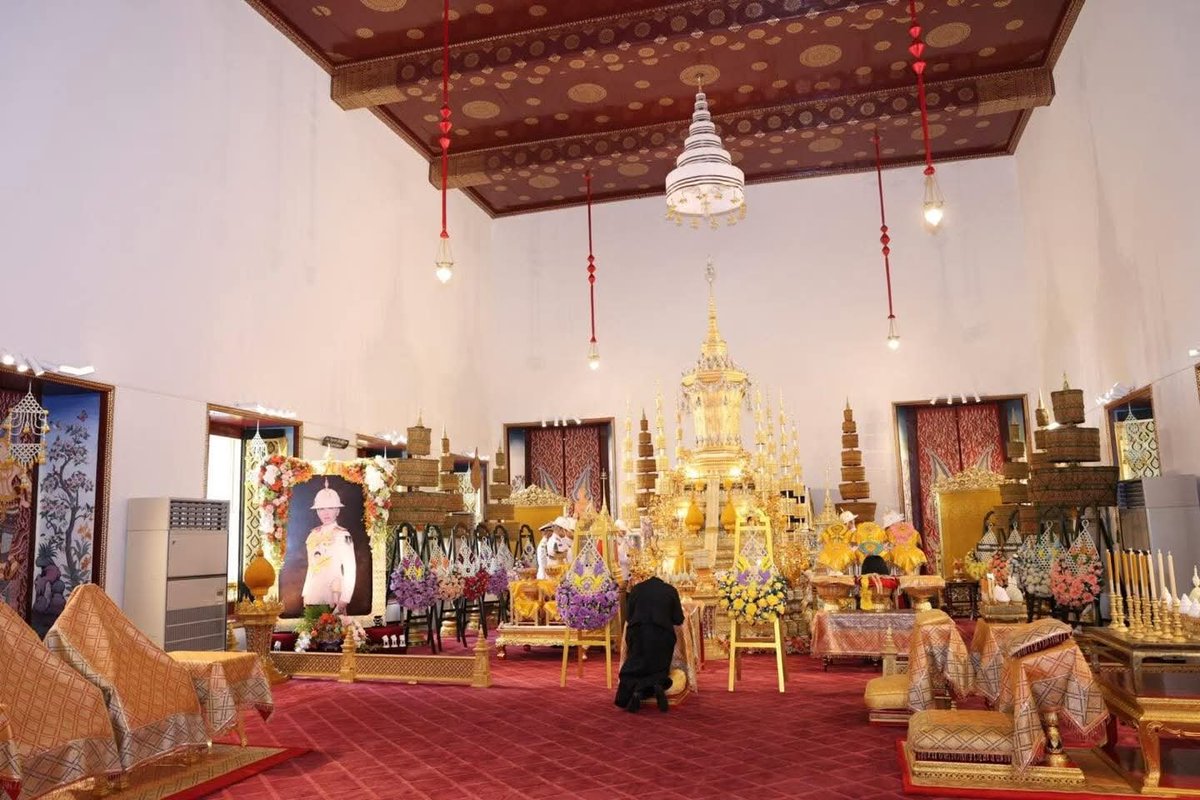 Shi_147's tweet photo. 🌟👑💜🧡🪔​ วันอังคาร​ที่​ ๗ กรกฎาคม​ ๒๕๖​๙​ เวลา​ ๑๑.๐๐ น. พระเจ้า​วรวงศ์​เธอ​ พระอง​ค์เจ้า​อทิต​ยา​ทร​กิติ​คุณ​ เสด็จ​ไปยัง​พระที่นั่ง​พิมาน​รัต​ยา​ ในพระบรม​มหาราช​วัง​ ในการ​บำเพ็ญ​พระราช​กุศล​พระ​ราชทานพระศพ สมเด็จ​เจ้าฟ้า​พัชร​กิติยา​ภา​
#เรารักสถาบันพระมหากษัตริย์ https://t.co/bdCz4ecQK7