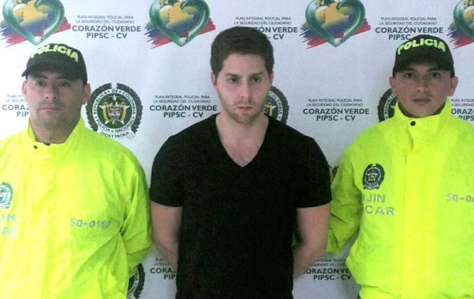 SonPolemicas's tweet photo. Que problema contigo Mayer, estuviste preso por ladrón y ni siquiera con eso maduraste.
Evidente que te asesoras con los niños malcriados de la oposición Venezolana, para publicar esas estupideces.
Vas a llegar a viejo pero nunca a "hombre".
@Mayer https://t.co/jCcaABaizG