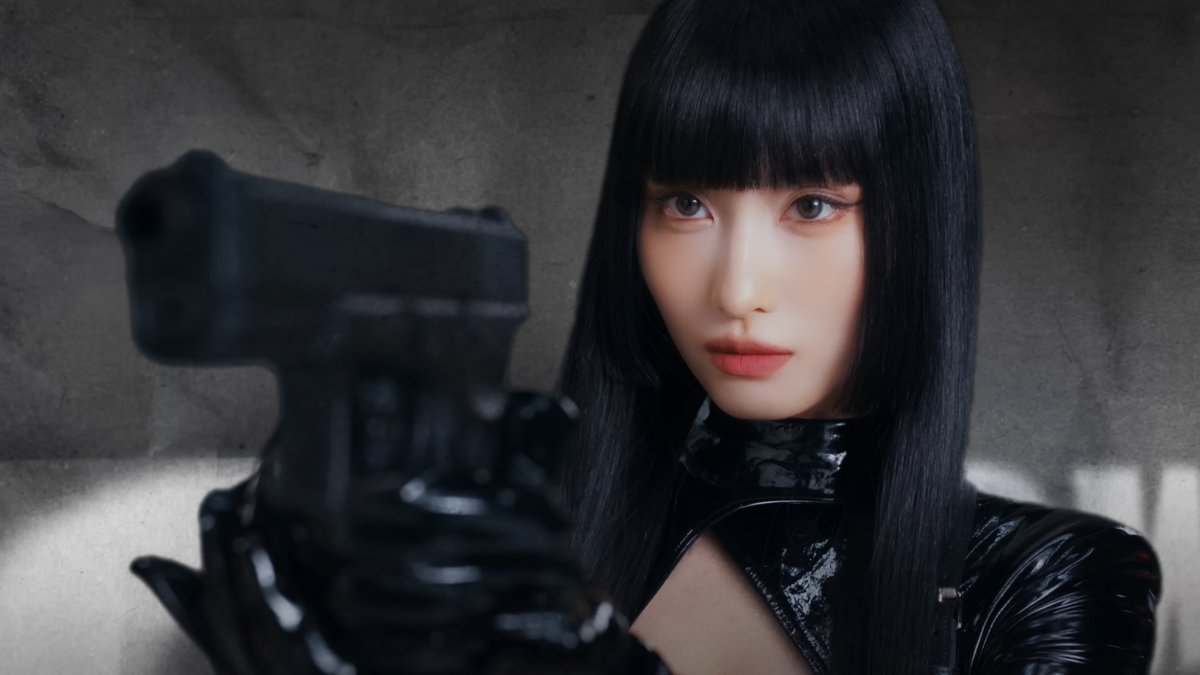 godmitzu's tweet photo. I still see people thinking this part of the MISAMO music video was a spoiler for July 7th, but it's just a very obvious 007 James Bond reference https://t.co/disEHRB1OE