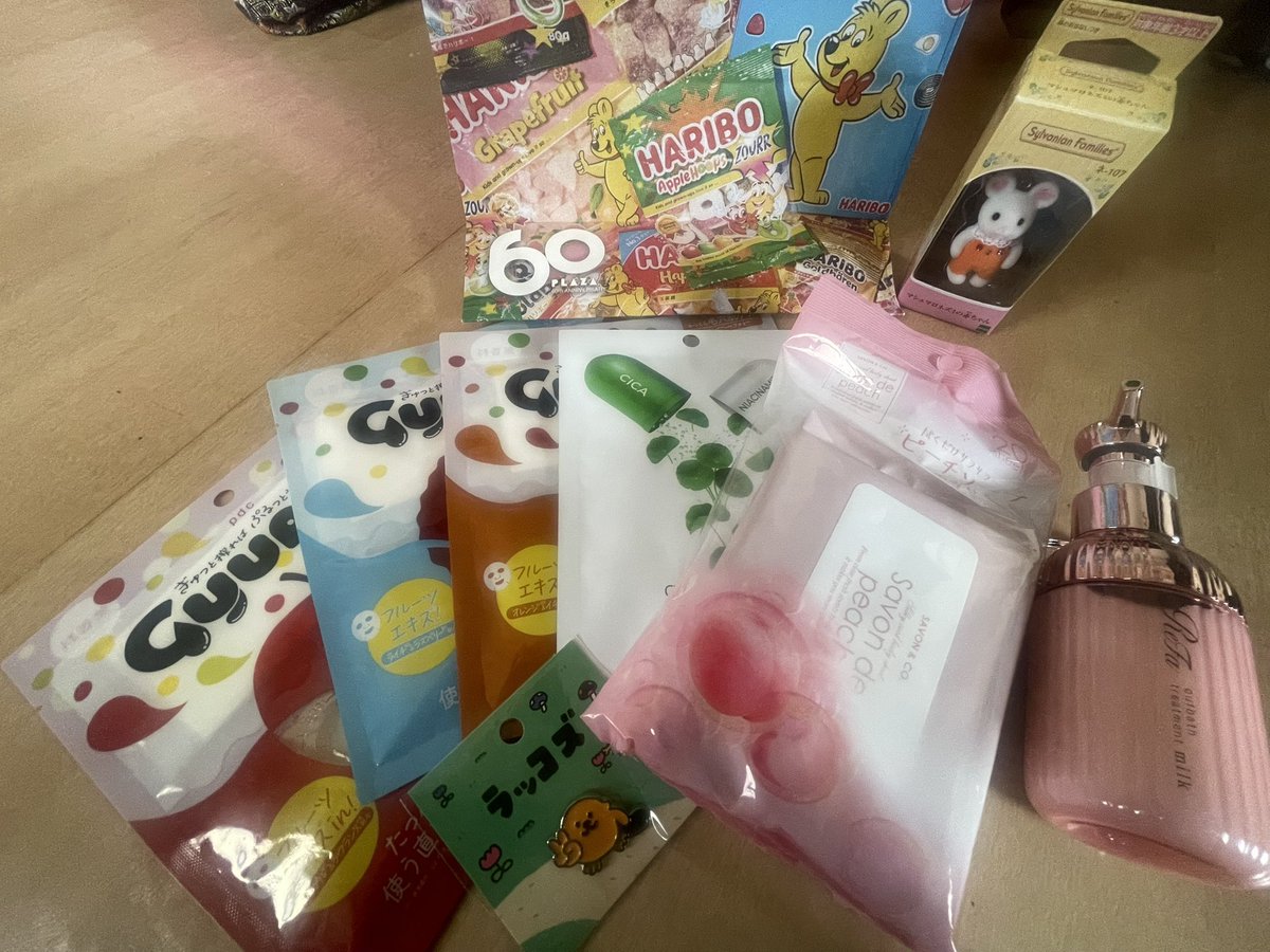 mgmgpp's tweet photo. 相方のこゆりちゃん、れんちゃん🥳
誕プレありがとう～🥰
シルバニアファミリーや最近好きになった🦛カバのハンカチーフ🦛
可愛いーーー😍
たくさん色々な物、感謝です～✨
 #シルバニアファミリー
 #カバ https://t.co/30QBpHor32