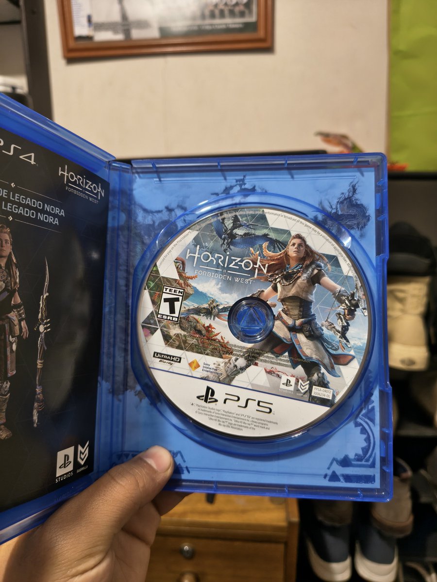 Ismael_389's tweet photo. @PlayStation Me voy a ir a jugar mi JUEGO FISICO, basuras https://t.co/14vc6kBzRh