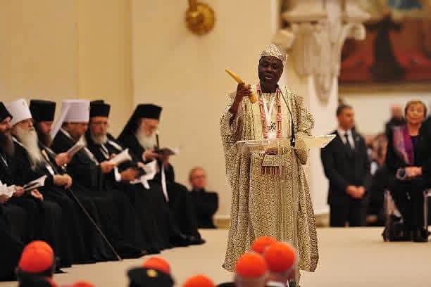 ERINFOLAMI2024's tweet photo. IFA Ngba aye lo, ogberi o mo....

FROM THE ARCHIEVES: 

Professor Wande Abimbo̩la, The Àwisé̩ Àgbayé, the Historian, University Administrator, Ifa Diviner, former Vice Chancellor, University of Ife̩ now O̩bafe̩mi Awolo̩wo̩ University, Ile Ife̩ from 1982 - 1990. 

The Erudite Scholar is the representative of the Yoruba Ifa religion worlwide. 

In the pictures below are Professor Wande Abimbo̩la of Nigeria, an Ifa Diviner. Àwisé̩ Àgbayé with Pope Benedict XVI, Rabbi David Rosen, Archbishop of Canterbury, Rowan Williams and Ecumenical Patriarch of Orthodox Church Bartolomeo I, attending the "Prayer for Peace," a Inter-Religious Meeting at the Italian pilgrimage at Santa Maria degli Angeli Basilica in town of Assisi in Italy in October 27, 2011.

It was bàbá Wande Abimbola that represented the entire Africa.
Olódo ni gbogbo yín!! 

PHOTO CREDIT. REUTERS/Giampiero Sposito
