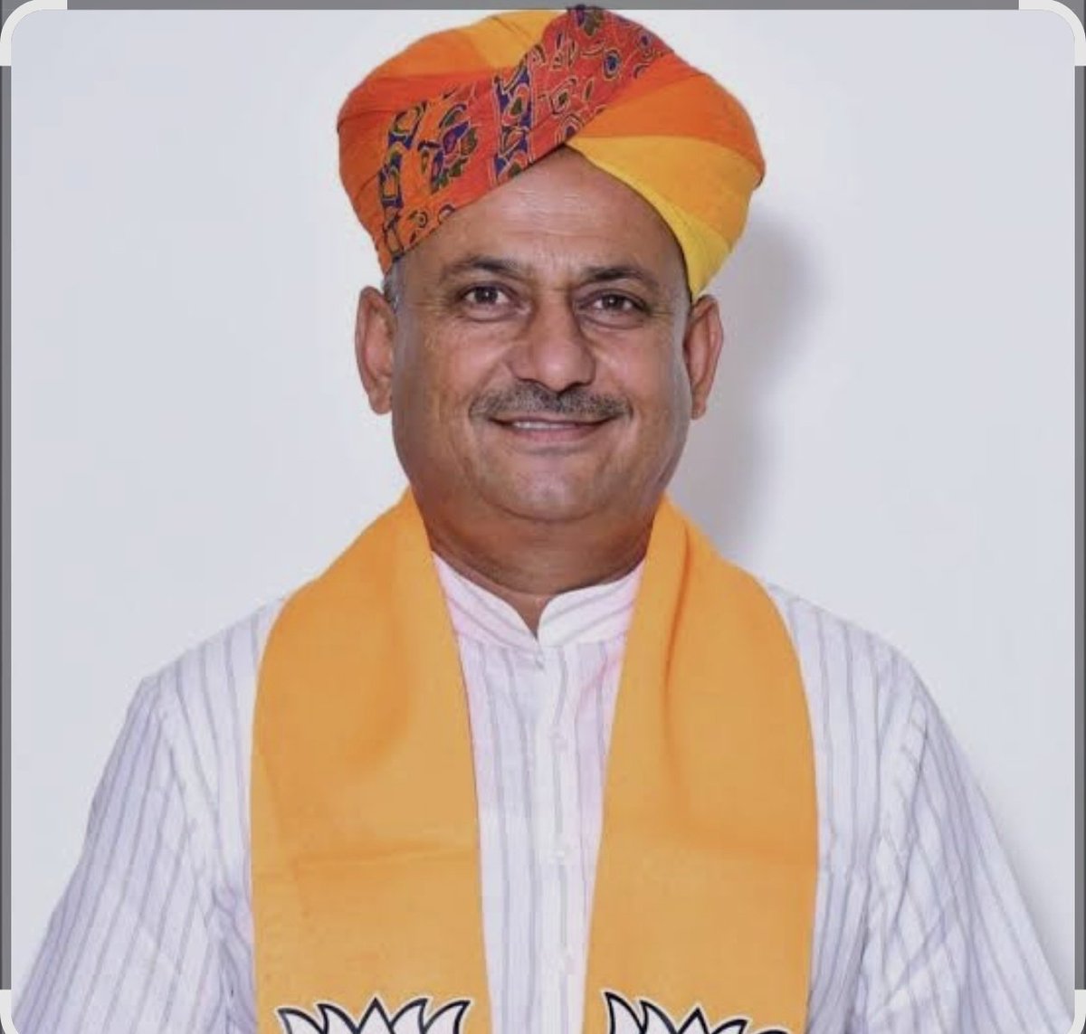 dineshbohrabmr's tweet photo. पावर सेंटर ने अपना पावर दिखाया।

भाजपा नेता स्वरूपसिंह खारा की अनुशंसा पर शिव विधानसभा क्षेत्र को ₹61.83 लाख की लागत से 3 नए ट्यूबवेल की स्वीकृति मिली है।

इस बार खास बात यह रही कि विभाग के आधिकारिक स्वीकृति पत्र में खारा की अनुशंसा का स्पष्ट उल्लेख भी किया गया। 

ऐसे में परियोजना के श्रेय को लेकर भविष्य में किसी तरह की भ्रम या क्रेडिट की राजनीति की गुंजाइश काफी हद तक कम हो गई है।