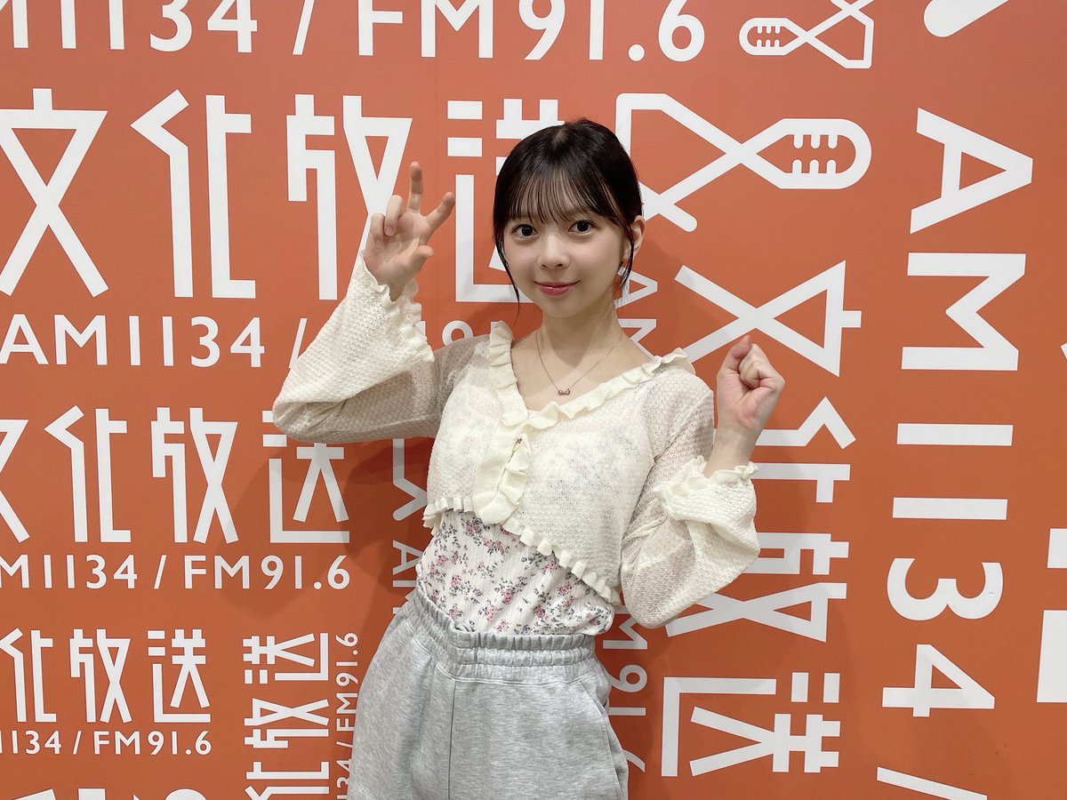 N100years's tweet photo. 長嶋凛桜 レコメン 2026.7.6
「命の色」初披露時のリハについて

現地で、北海道でリハーサルしたんですけど。この楽曲のリハーサルが、全体のリハーサルが終わってから最後に、6期生が残る形でやらせてもらったんです。

先輩方は全体のリハが終わってるから、楽屋に戻れる状況なわけですよ。なんですけど、先輩方がずっと私たちのリハが終わるまで舞台下で、モニターでそのリハの様子を見ててくださっていて。

私たちがそのリハ終わって下に行ったら、先輩方がすごい待っててくださって、「すごい良かったよ」って。

4期生さんの弓木さんとか、田村さんとか、賀喜さんとか、筒井さんとか、いち早く駆けつけてくださって。筒井さんとか「すごい泣いちゃった」って言ってくださったりして、すごく嬉しかったです。

#長嶋凛桜
#命の色
#レコメン