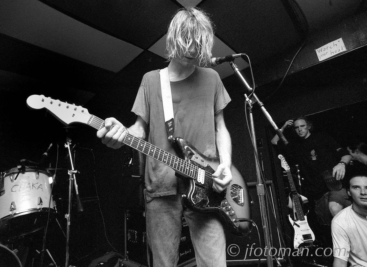 hourly kurt cobain tweet media