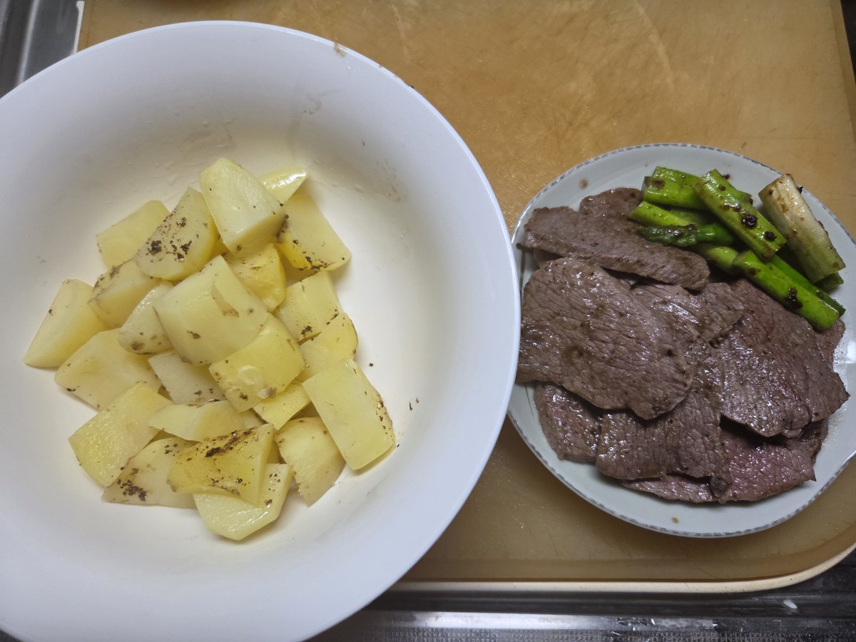 zendeikiru's tweet photo. 腕の日！
朝撮り忘れた
米250g　卵3個　納豆1パック
ジャガイモ 300g 牛赤身250g
米350g　鶏胸肉　350g
トレーニング前　プロテイン40g
米250g 鶏胸肉　200g 納豆1パック

#ボディビル
#ジュラシックカップ
#ダイエット　#減量食 https://t.co/MpZ6PKwmKE