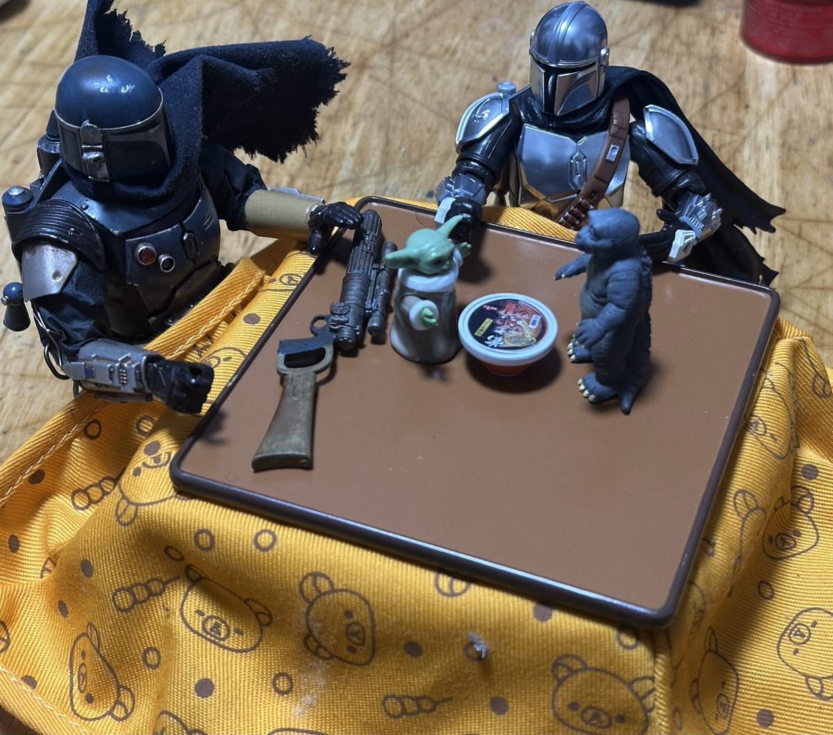 puramonoki_gnpr's tweet photo. 家にある家具や物のミニチュアを探してみた
とりあえずこたつを見つけた https://t.co/VFNrGiNBRX